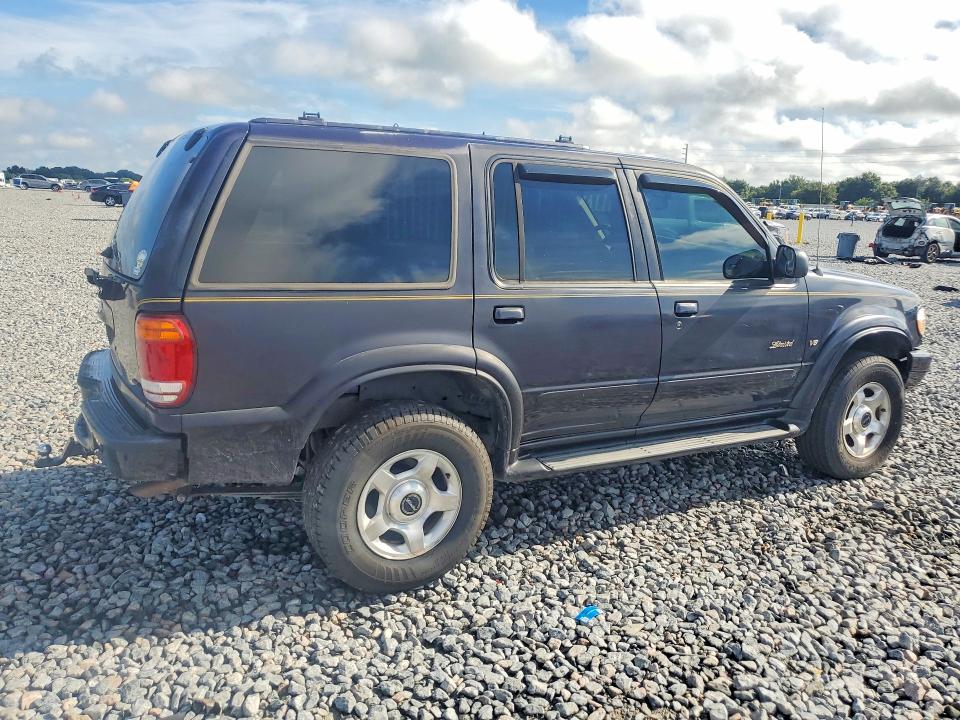 Photo 3 from auction – 2000 FORD EXPLORER with VIN 1FMDU65P1YZA64274