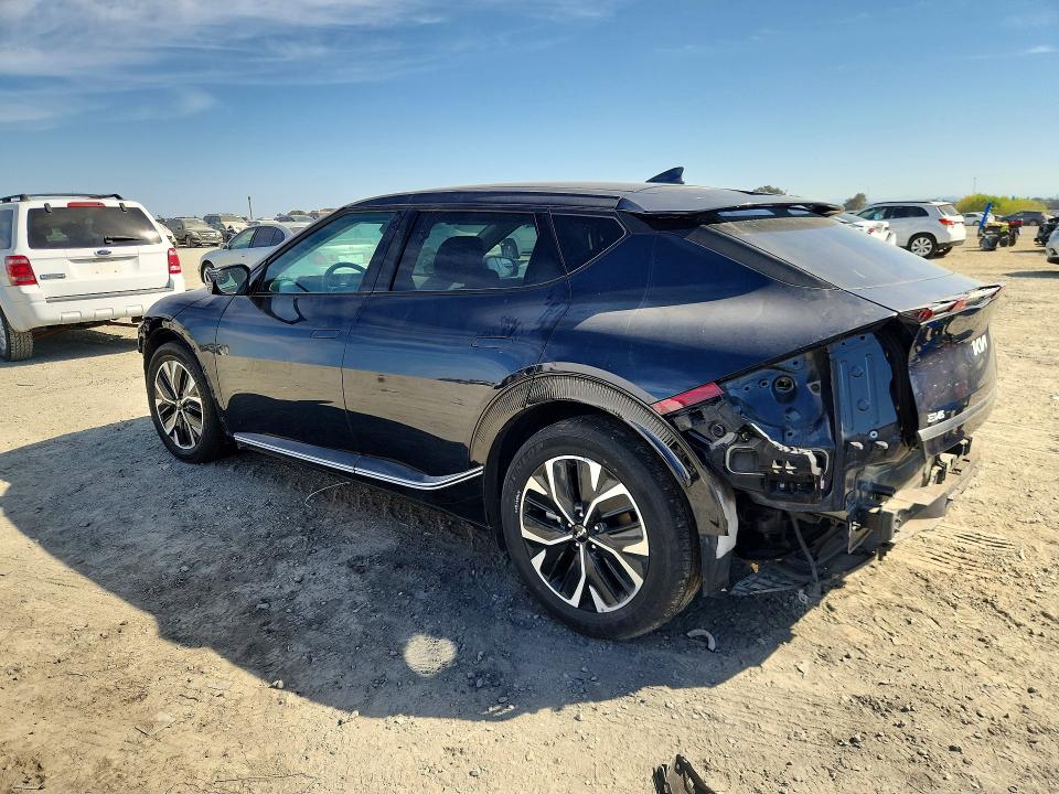 Foto 2 de la subasta – 2023 KIA EV6 con VIN KNDC34LA8P5609706
