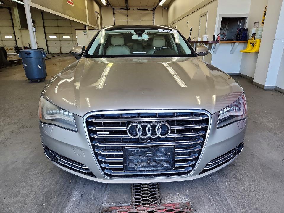 Foto 5 de la subasta – 2013 AUDI A8 con VIN WAUR2AFD4DN019772