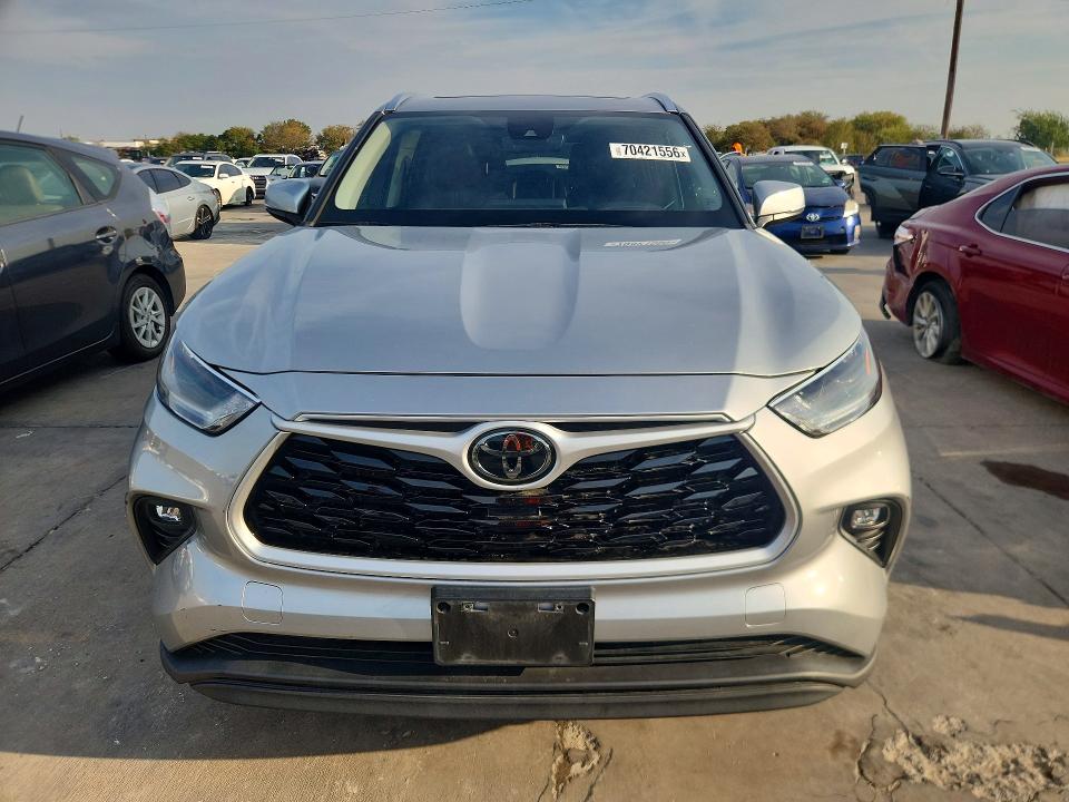 Снимка 5 от търг – 2021 TOYOTA HIGHLANDER с VIN 5TDGZRAH6MS527847