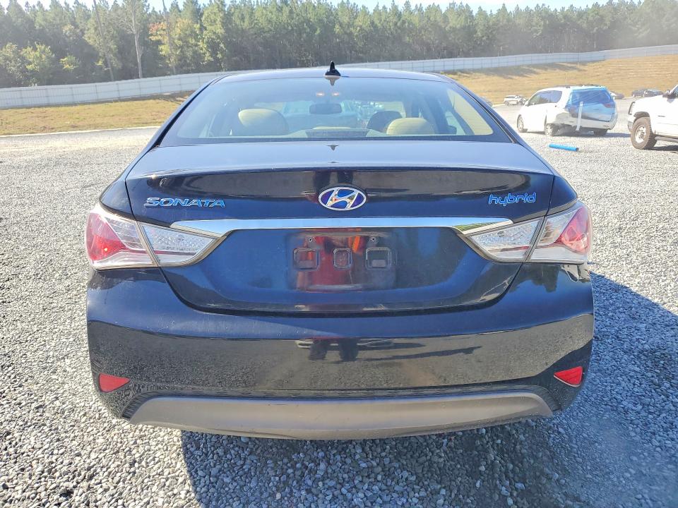 Photo 6 from auction – 2012 HYUNDAI SONATA with VIN KMHEC4A47CA025977