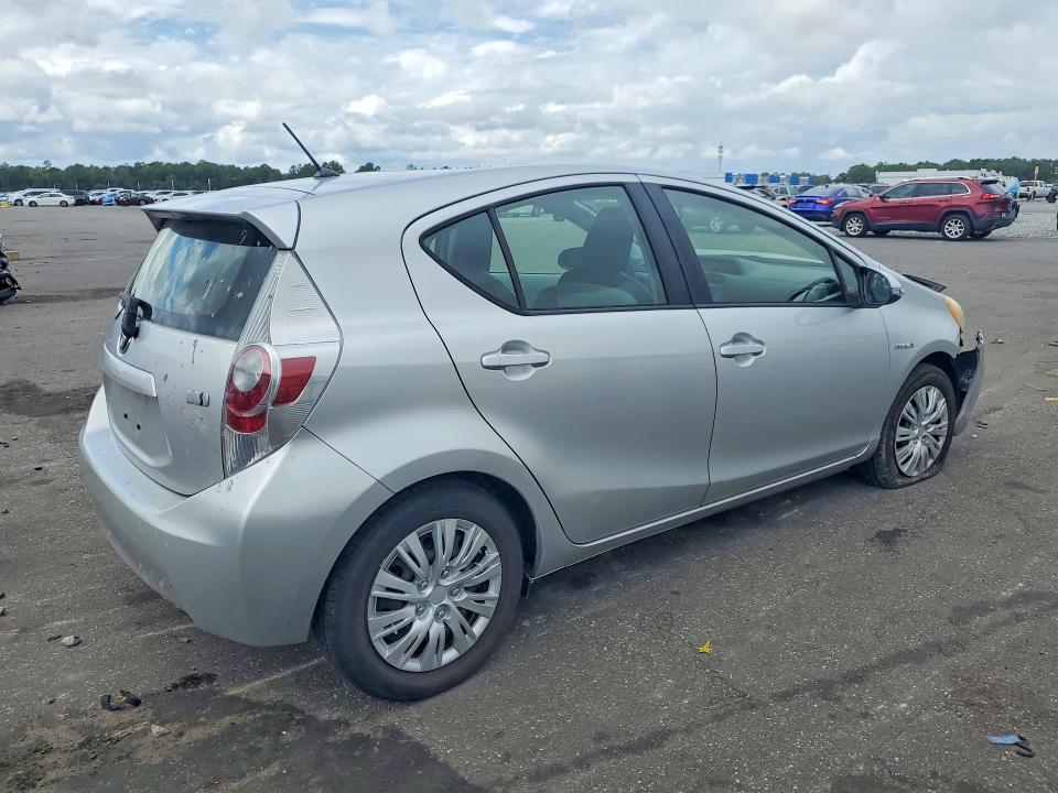 Photo 3 from auction – 2013 TOYOTA PRIUS C with VIN JTDKDTB34D1048865
