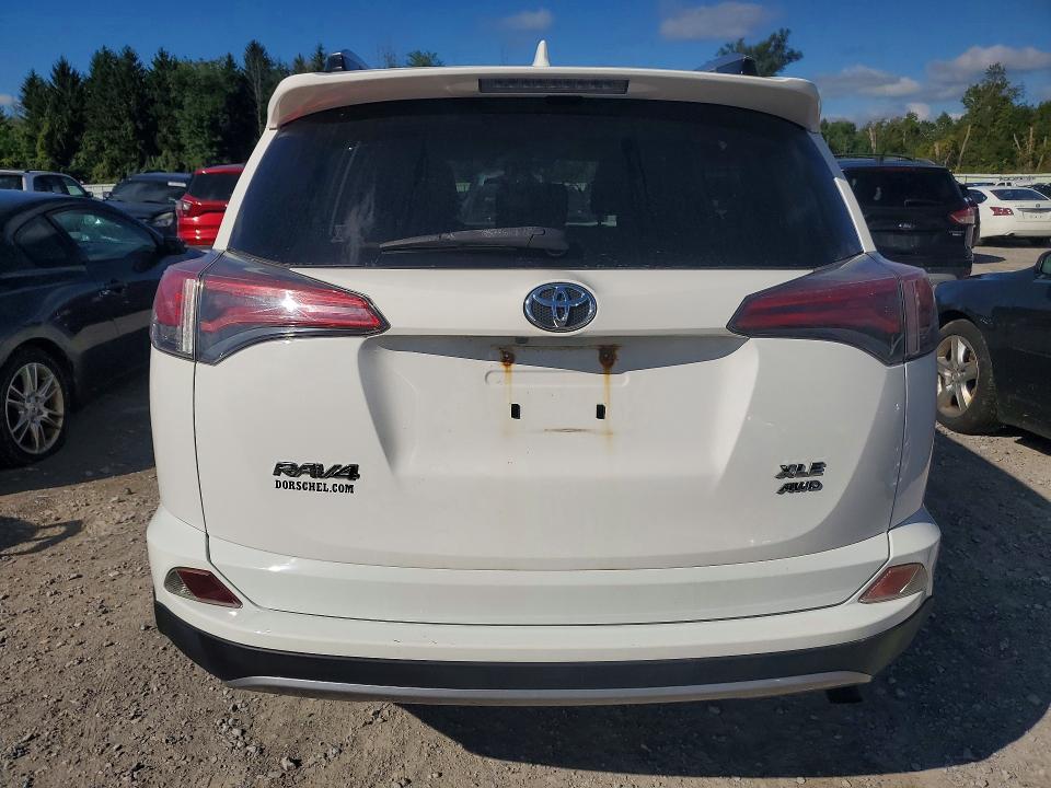Снимка 6 от търг – 2017 TOYOTA RAV4 с VIN JTMRFREV4HD202987