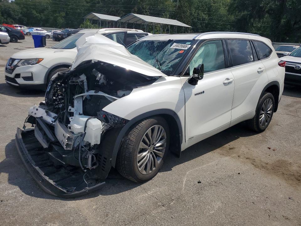 TOYOTA HIGHLANDER 2021 with VIN 5TDEBRCH3MS015746 - Photo from auction