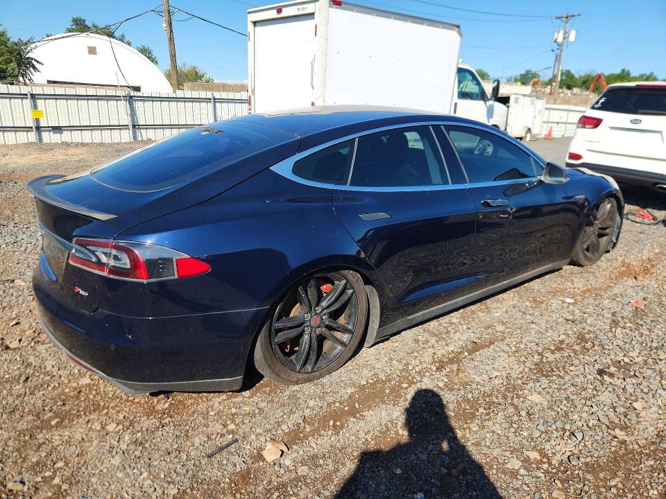 Photo 3 from auction – 2014 TESLA MODEL S with VIN 5YJSA1H13EFP42409