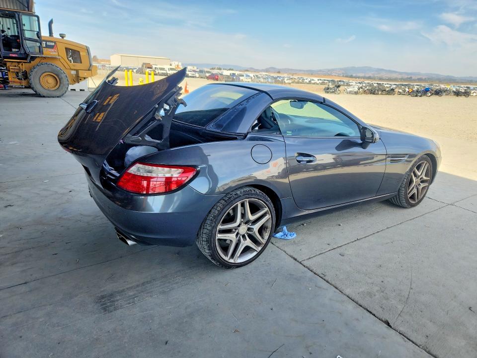 Снимка 3 от търг – 2012 MERCEDES-BENZ SLK с VIN WDDPK5HA9CF021911