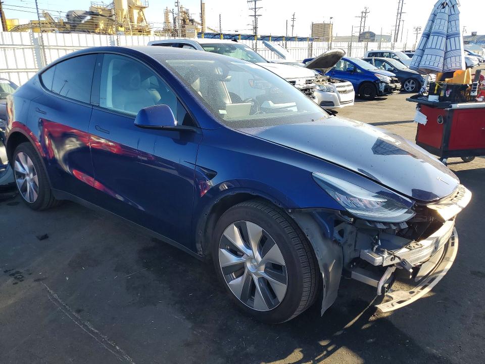 Photo 4 from auction – 2020 TESLA MODEL Y with VIN 5YJYGDEE8LF053853