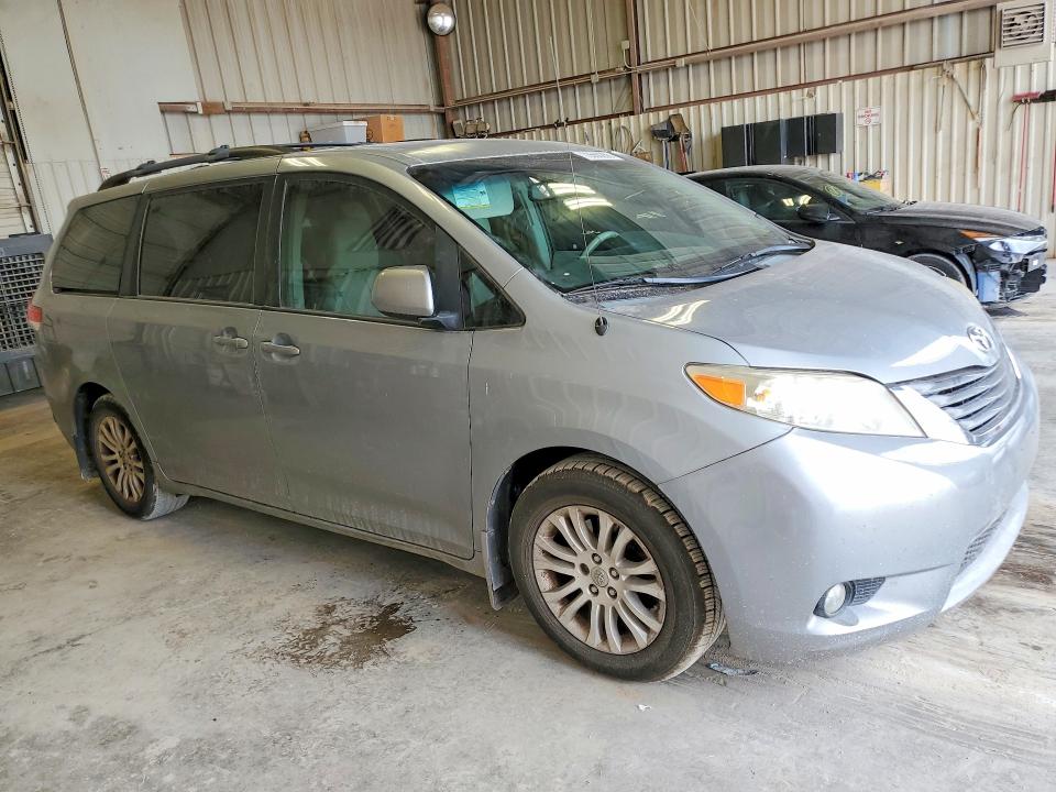 Photo 4 from auction – 2014 TOYOTA SIENNA with VIN 5TDYK3DC9ES429726