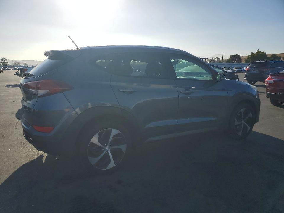 Photo 3 from auction – 2016 HYUNDAI TUCSON with VIN KM8J33A21GU194632