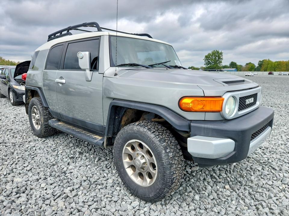 Photo 4 from auction – 2012 TOYOTA FJ CRUISER with VIN JTEBU4BF2CK123101
