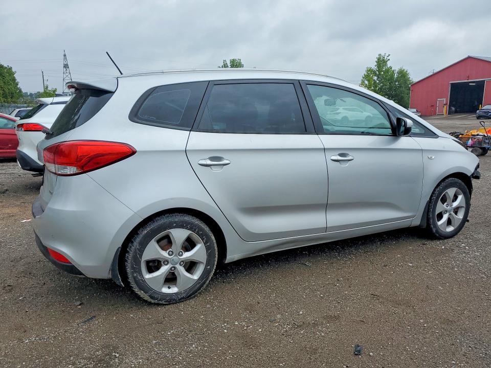 Photo 3 from auction – 2015 KIA RONDO with VIN KNAHT8A32F7080092