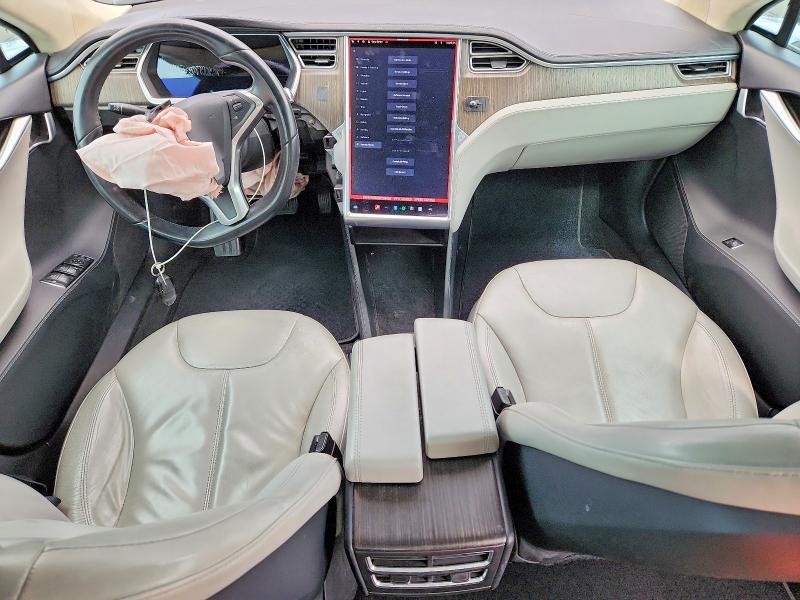 Foto 8 de la subasta – 2013 TESLA MODEL S con VIN 5YJSA1CN2DFP28025