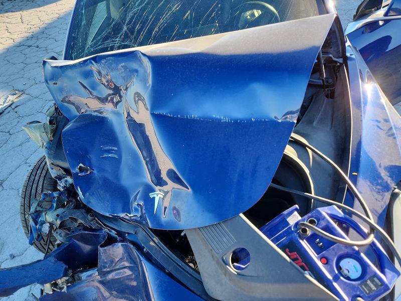 Снимка 11 от търг – 2018 TESLA MODEL 3 с VIN 5YJ3E1EA8JF038424