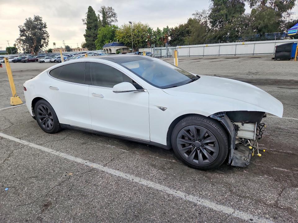 Zdjęcie 4 z aukcji – 2013 TESLA MODEL S z VIN 5YJSA1CN3DFP16921