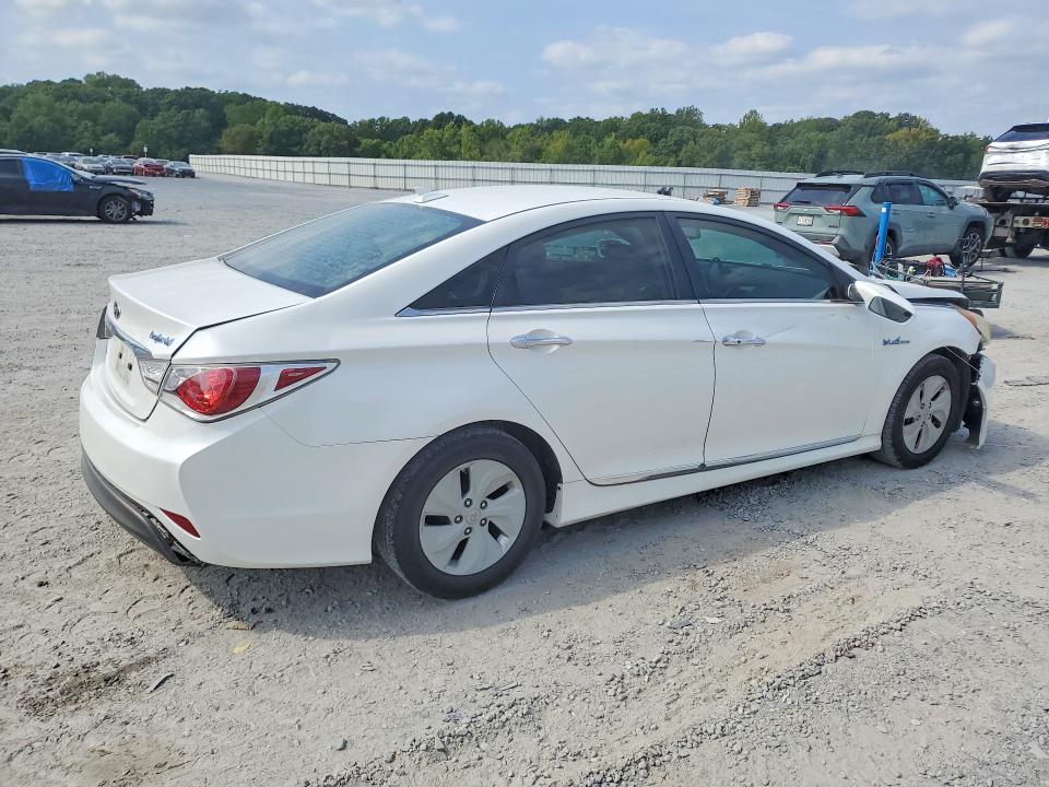 Photo 3 from auction – 2014 HYUNDAI SONATA with VIN KMHEC4A43EA114402