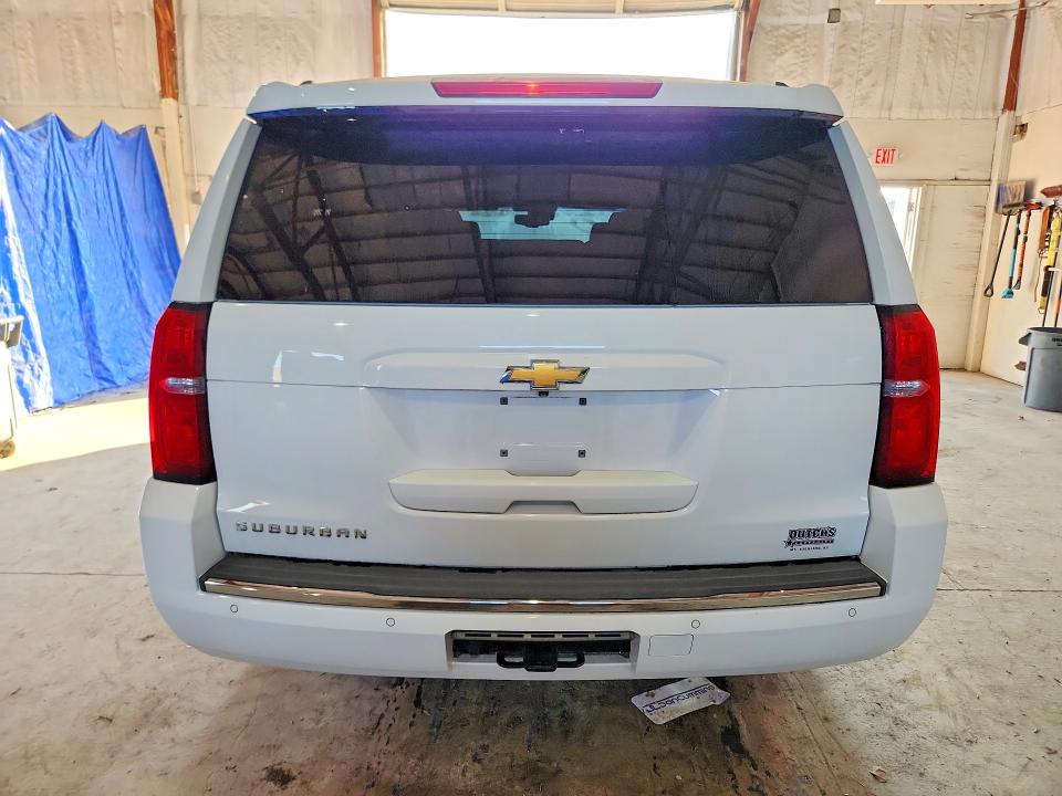 Photo 6 from auction – 2016 CHEVROLET SUBURBAN with VIN 1GNSKJKC0GR239108