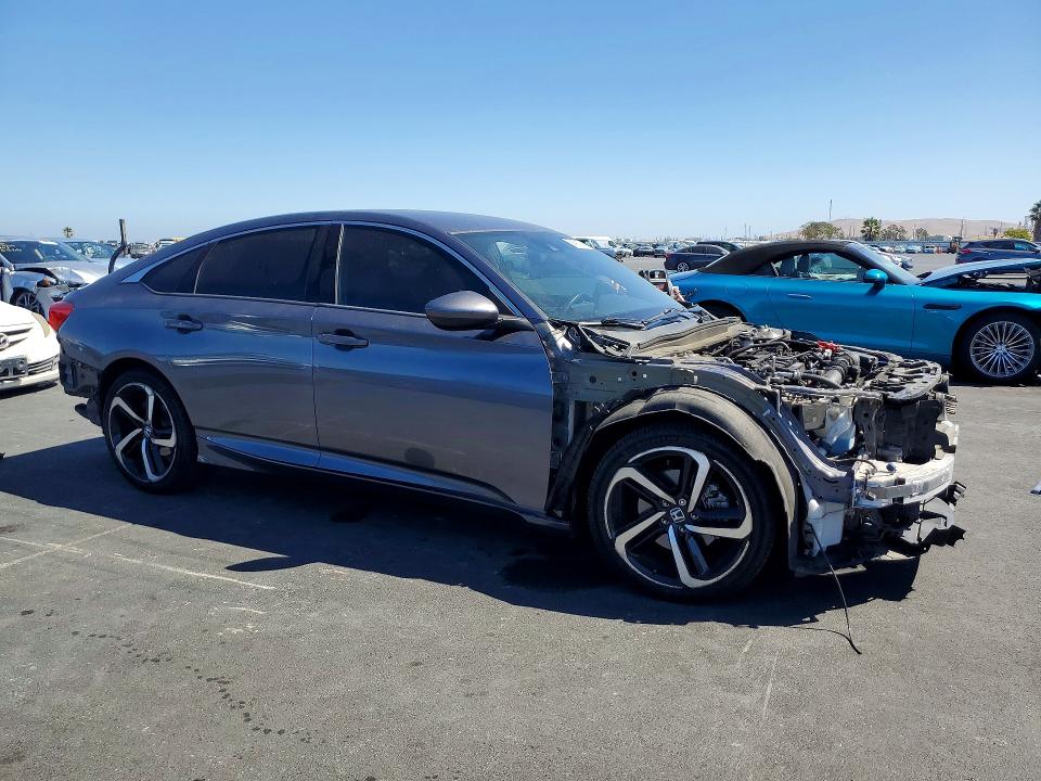 Снимка 4 от търг – 2019 HONDA ACCORD с VIN 1HGCV1F32KA098257