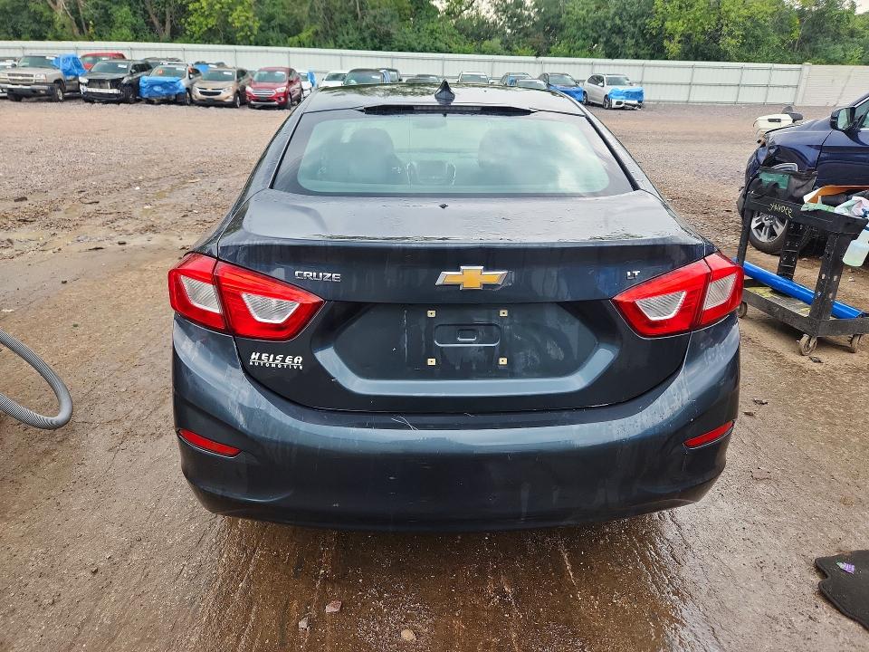 Photo 6 from auction – 2018 CHEVROLET CRUZE with VIN 1G1BE5SM6J7105652