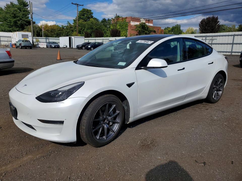 TESLA MODEL 3 2022 with VIN 5YJ3E1EA9NF372211 - Photo from auction