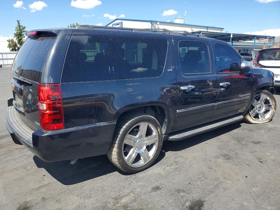 Photo 3 from auction – 2012 CHEVROLET SUBURBAN with VIN 1GNSKKE74CR304895