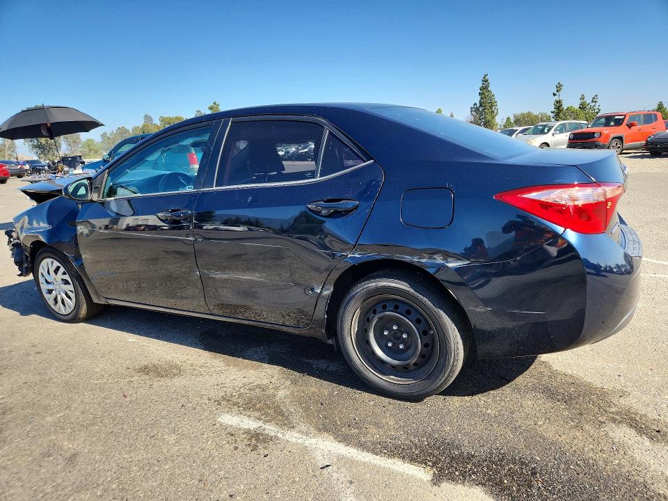 Снимка 2 от търг – 2018 TOYOTA COROLLA с VIN 5YFBURHE0JP769297