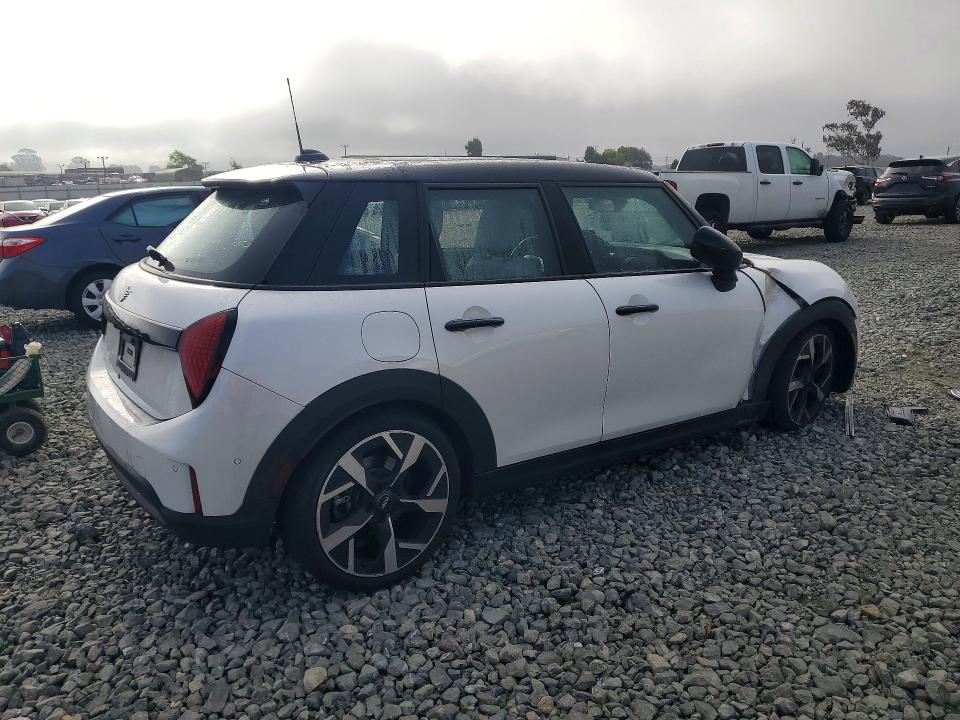 Photo 3 from auction – 2025 MINI COOPER with VIN WMW43GD08S2X39505
