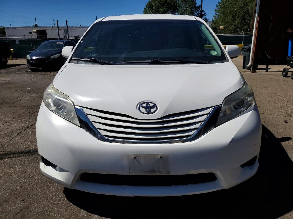 Photo 5 from auction – 2015 TOYOTA SIENNA with VIN 5TDKK3DC3FS585574
