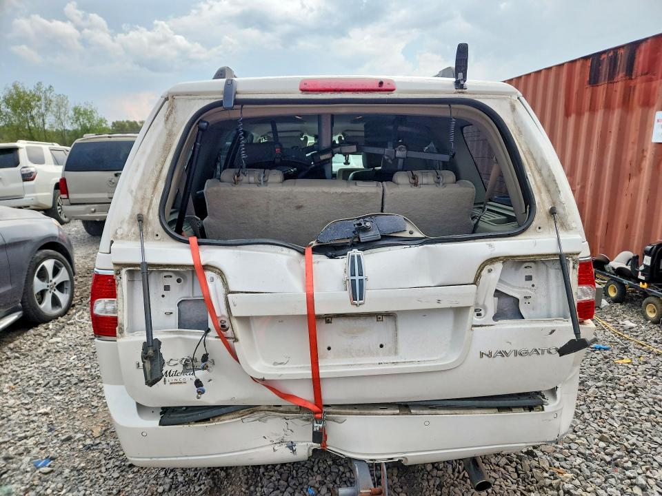 Photo 6 from auction – 2014 LINCOLN NAVIGATOR with VIN 5LMJJ2H57EEL06497