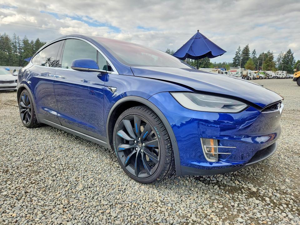 Photo 4 from auction – 2017 TESLA MODEL X with VIN 5YJXCAE26HF047682