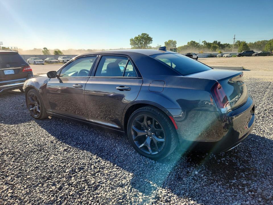 Photo 2 from auction – 2021 CHRYSLER 300 with VIN 2C3CCABG5MH525761