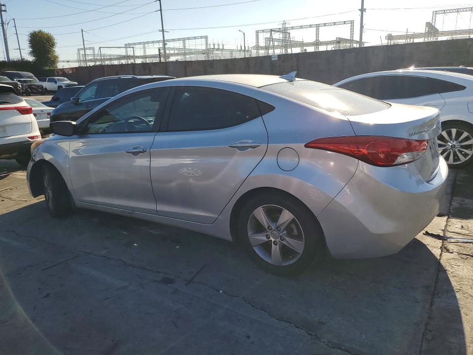 Photo 2 from auction – 2013 HYUNDAI ELANTRA with VIN KMHDH4AE2DU750876