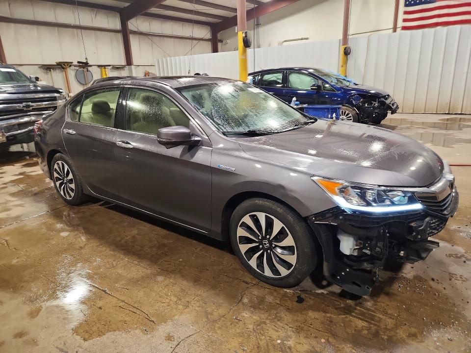 Photo 4 from auction – 2017 HONDA ACCORD with VIN JHMCR6F55HC001484