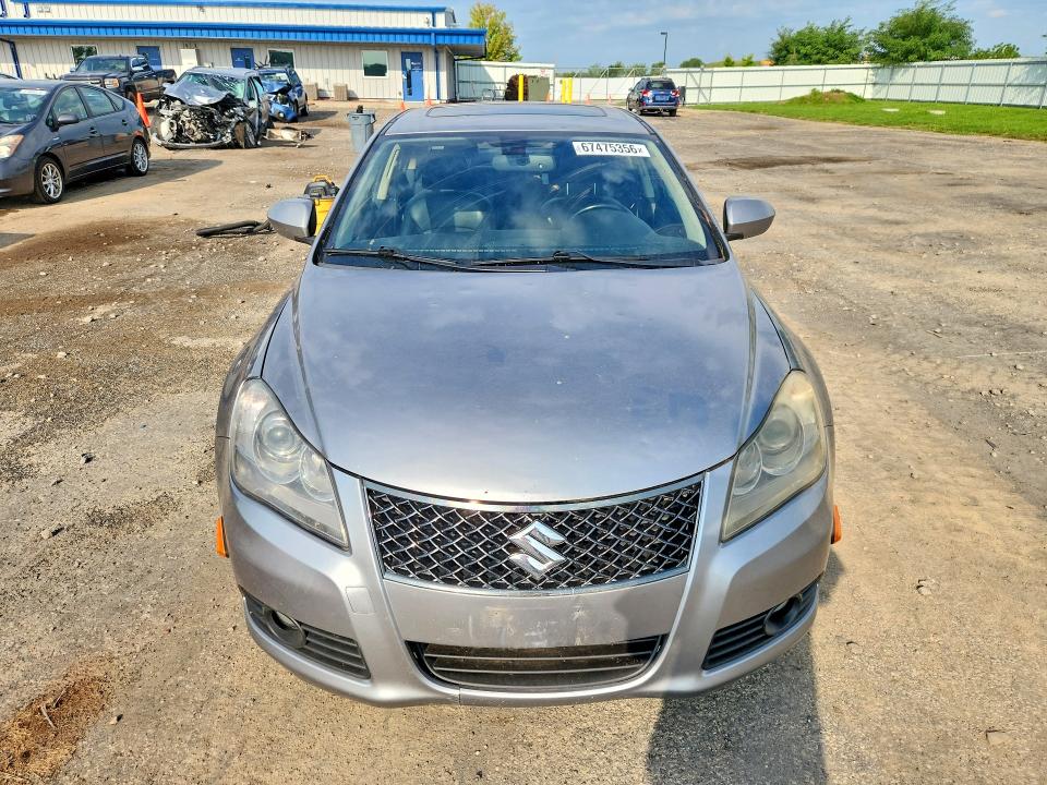 Photo 5 from auction – 2010 SUZUKI KIZASHI with VIN JS2RE9A78A6100599