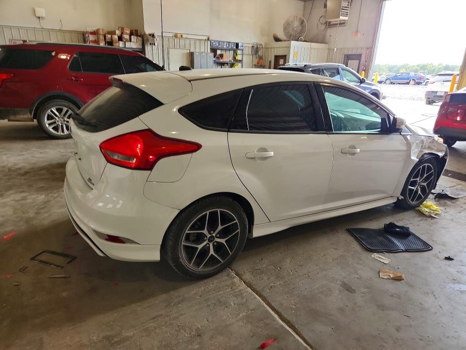 Photo 3 from auction – 2015 FORD FOCUS with VIN 1FADP3K21FL304447