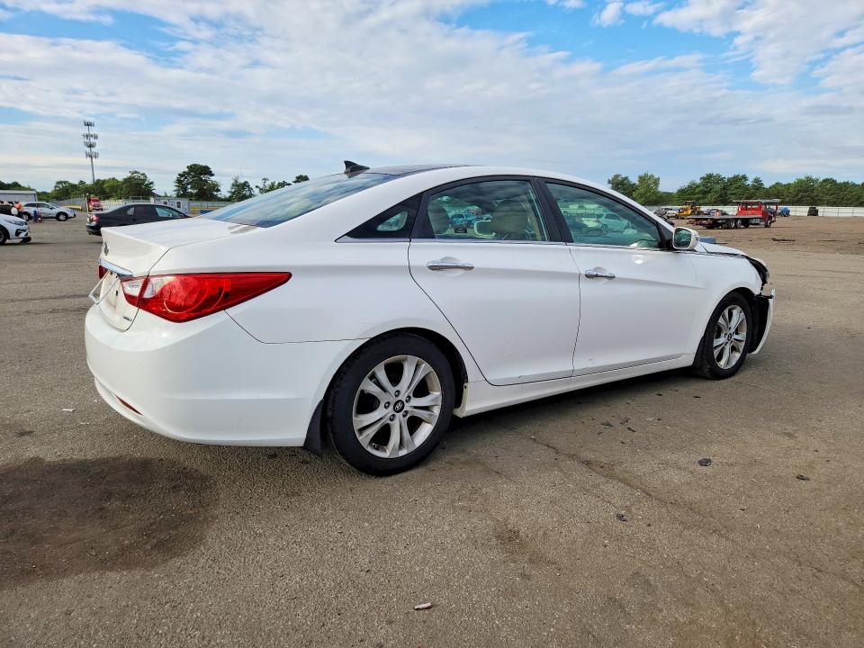 Photo 3 from auction – 2012 HYUNDAI SONATA with VIN 5NPEC4AC6CH406529