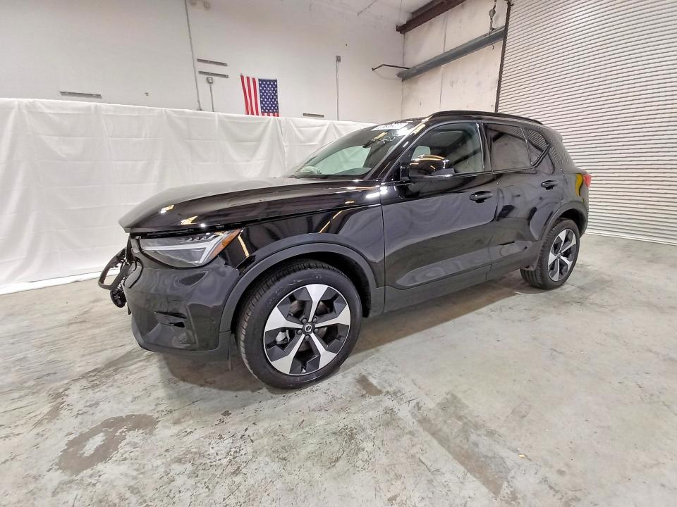 VOLVO XC40 2026 con VIN YV4L12UC6T2804657 - Foto de la subasta
