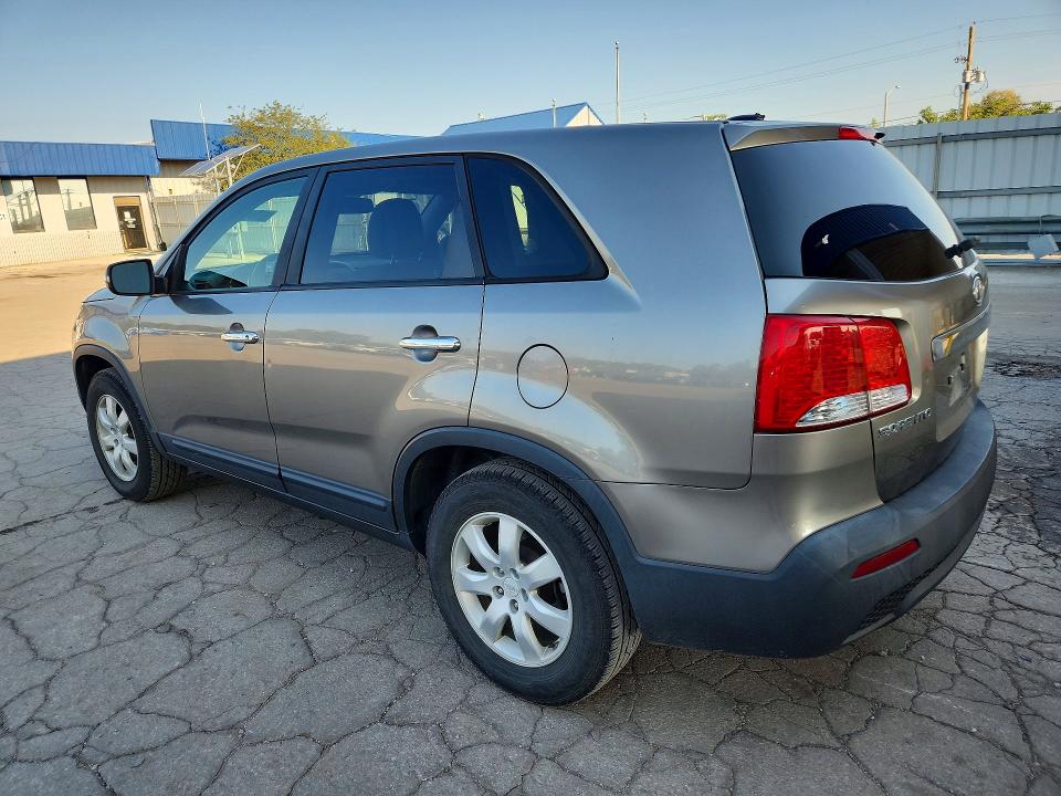 Photo 2 from auction – 2011 KIA SORENTO with VIN 5XYKT3A18BG046049