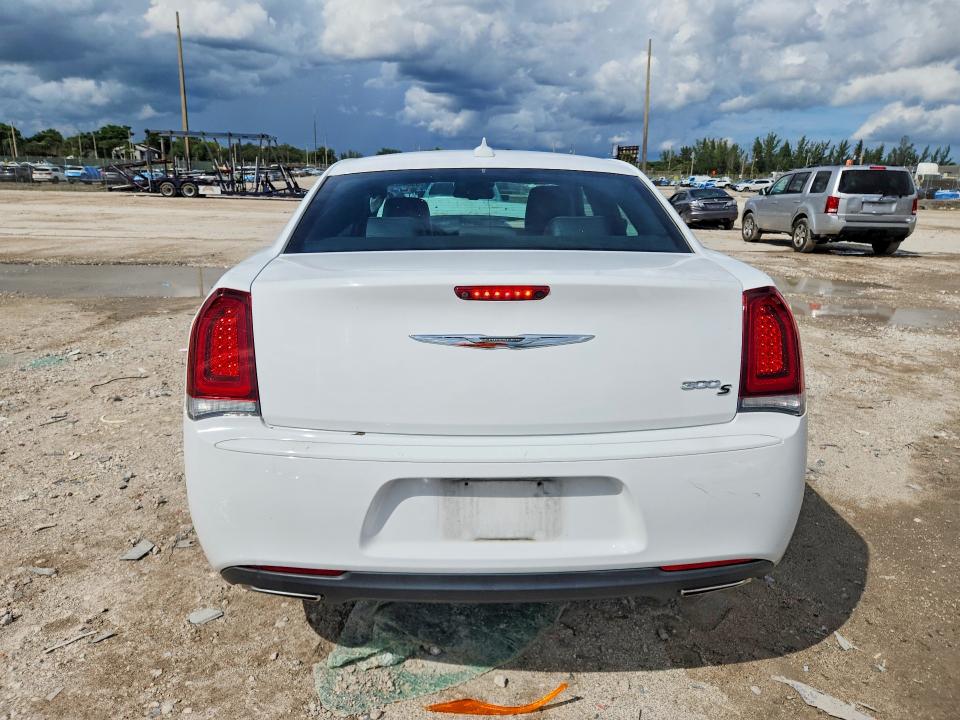 Снимка 6 от търг – 2019 CHRYSLER 300 с VIN 2C3CCABG1KH682880