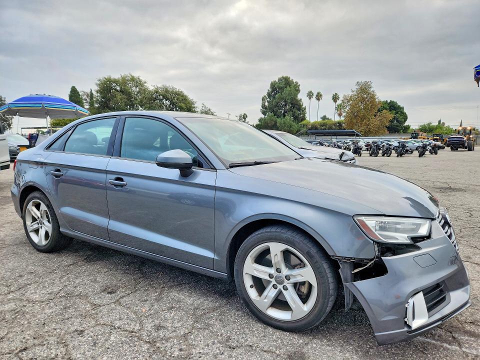 صورة رقم 4 من المزاد - 2018 AUDI A3 مع VIN WAUAUGFF2J1041512