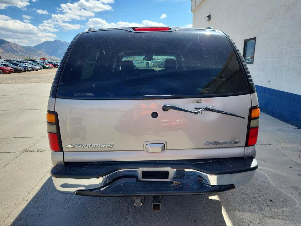 Photo 6 from auction – 2004 CHEVROLET SUBURBAN with VIN 3GNFK16Z24G298804