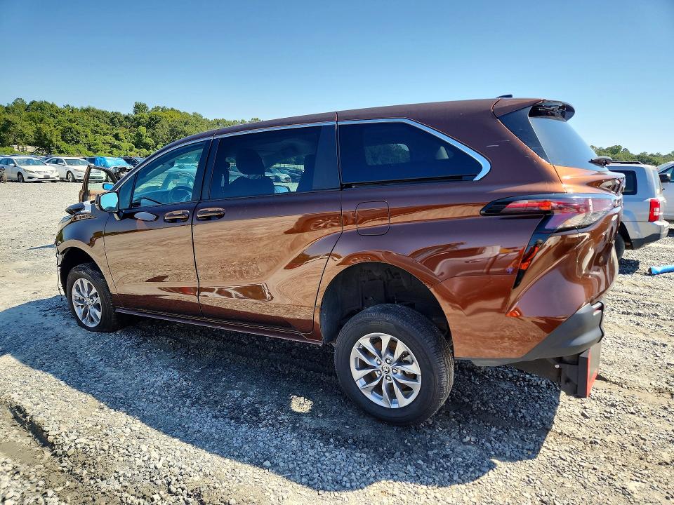 Photo 2 from auction – 2024 TOYOTA SIENNA with VIN 5TDKRKEC0RS207611