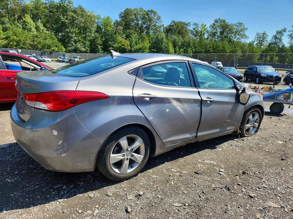 Photo 3 from auction – 2011 HYUNDAI ELANTRA with VIN KMHDH4AE8BU151445