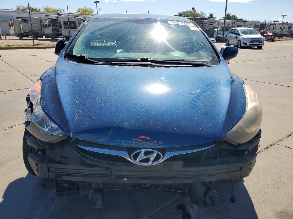 Photo 5 from auction – 2013 HYUNDAI ELANTRA with VIN KMHDH4AE2DU952990