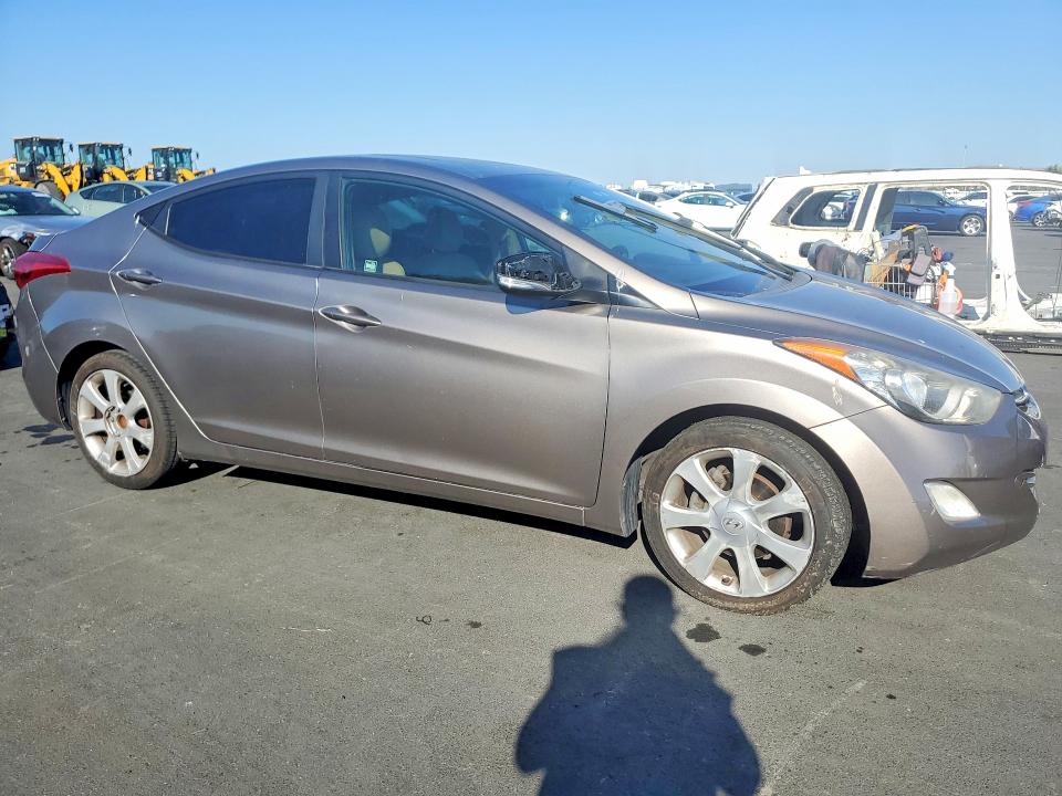 Photo 4 from auction – 2012 HYUNDAI ELANTRA with VIN 5NPDH4AE5CH096548