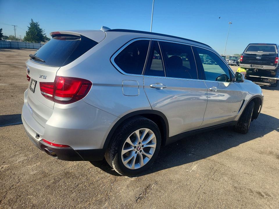 Foto 3 de la subasta – 2015 BMW X5 con VIN 5UXKR0C56F0P12140