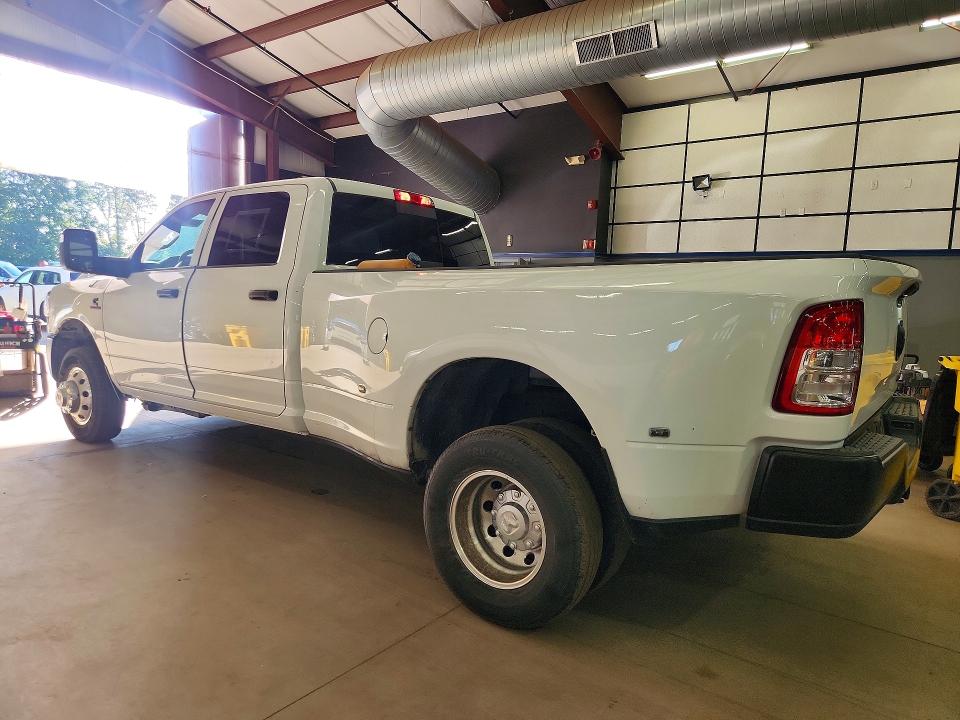 Foto 2 de la subasta – 2024 RAM 3500 con VIN 3C63RRGL9RG350119