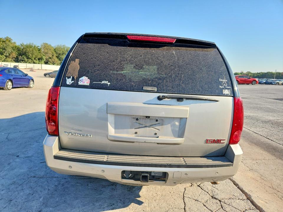Photo 6 from auction – 2007 GMC YUKON with VIN 1GKFC13097R164859