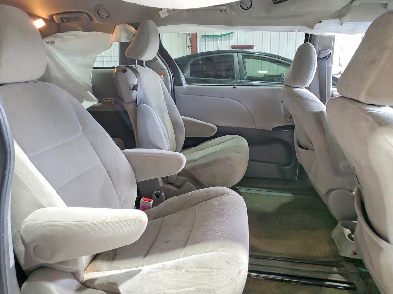 Photo 11 from auction – 2015 TOYOTA SIENNA with VIN 5TDKK3DC2FS618077