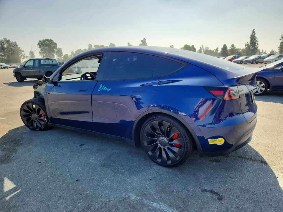 Снимка 2 от търг – 2022 TESLA MODEL Y с VIN 7SAYGDEF9NF501547