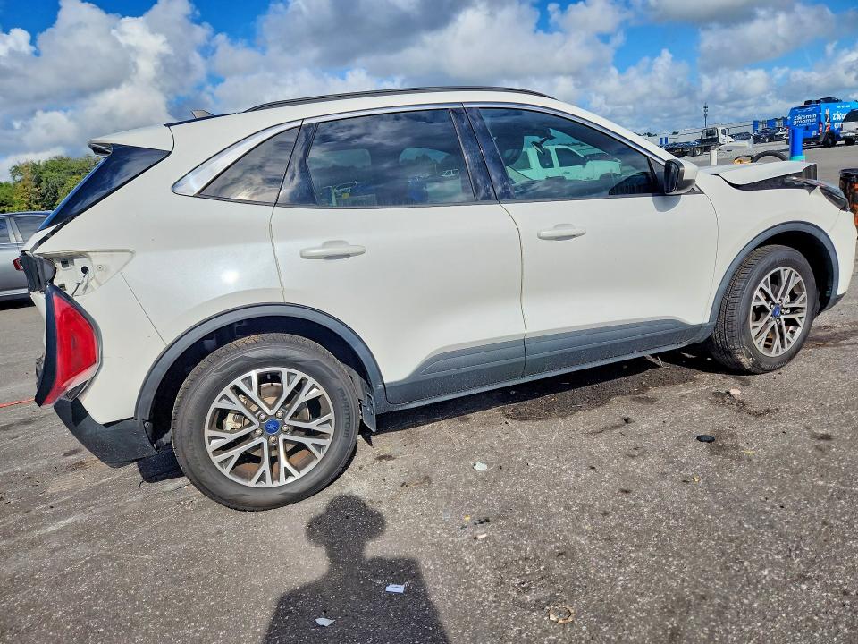 صورة رقم 3 من المزاد - 2020 FORD ESCAPE مع VIN 1FMCU0H67LUC62472